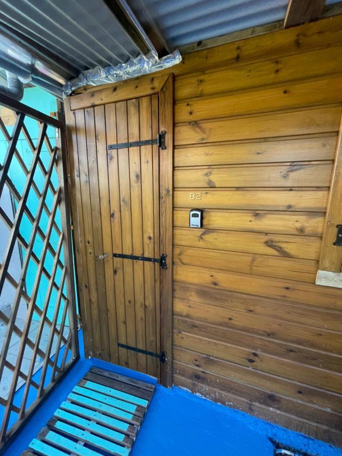 Duo d’appartement séparé par un couloir situé au bord de la mer Le Moule Exterior foto