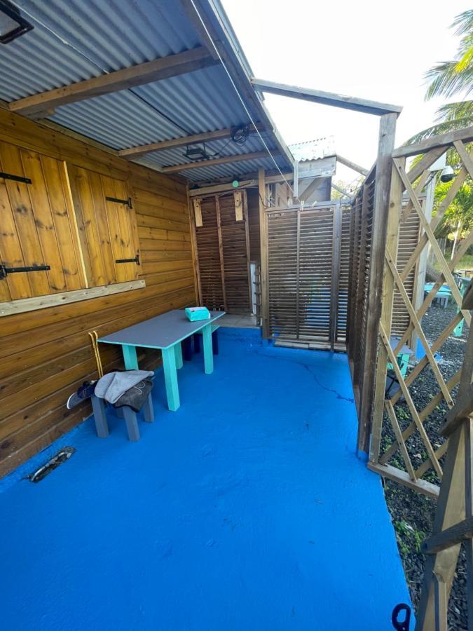 Duo d’appartement séparé par un couloir situé au bord de la mer Le Moule Exterior foto