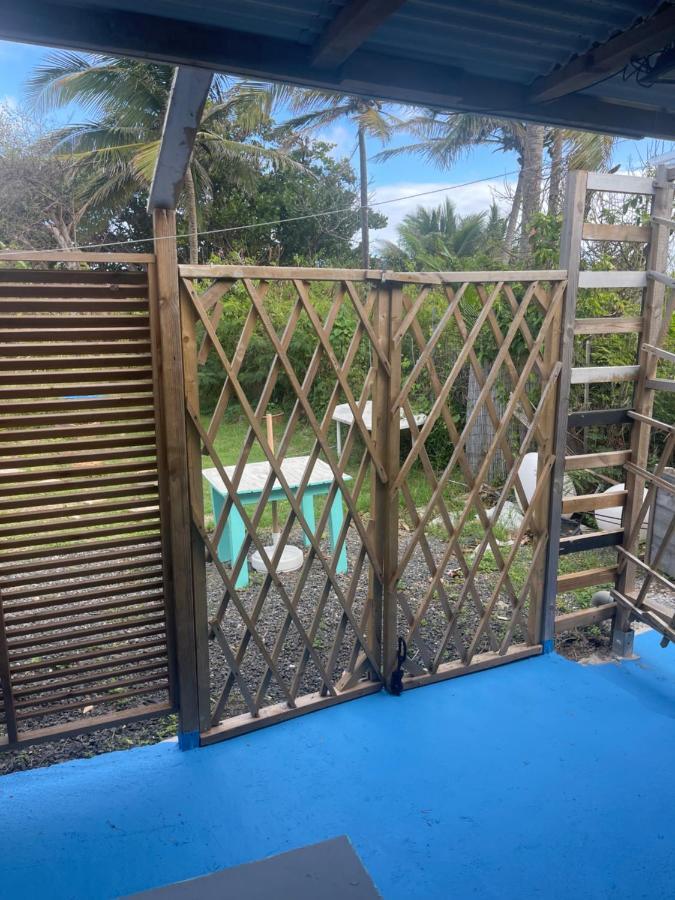 Duo d’appartement séparé par un couloir situé au bord de la mer Le Moule Exterior foto