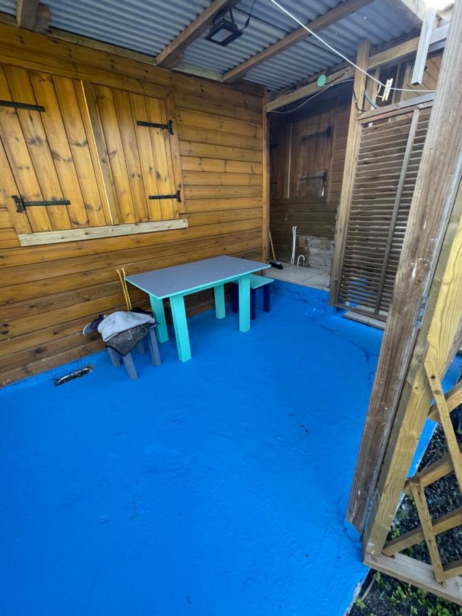 Duo d’appartement séparé par un couloir situé au bord de la mer Le Moule Exterior foto
