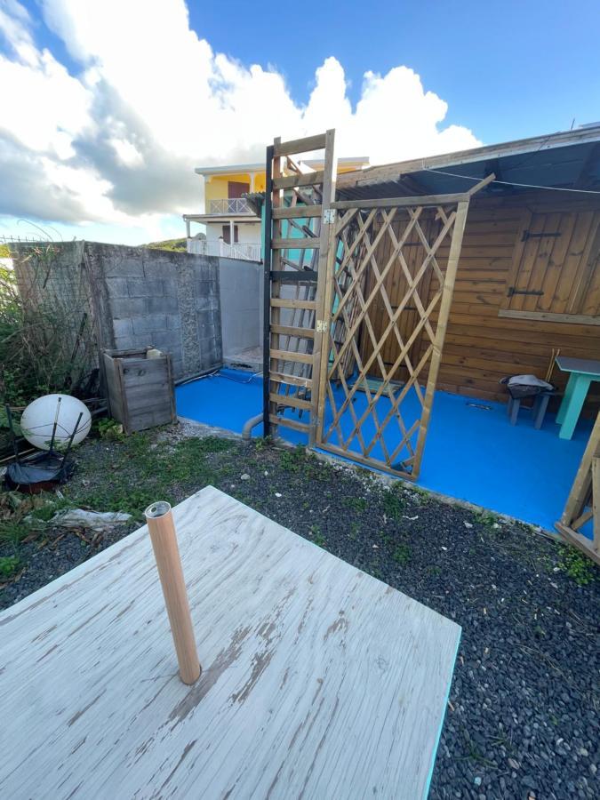 Duo d’appartement séparé par un couloir situé au bord de la mer Le Moule Exterior foto