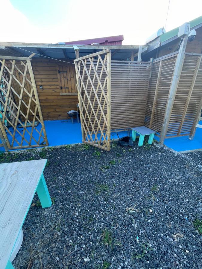 Duo d’appartement séparé par un couloir situé au bord de la mer Le Moule Exterior foto