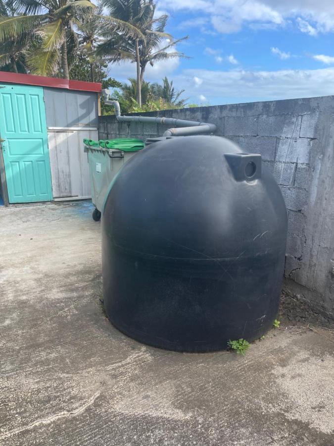 Duo d’appartement séparé par un couloir situé au bord de la mer Le Moule Exterior foto
