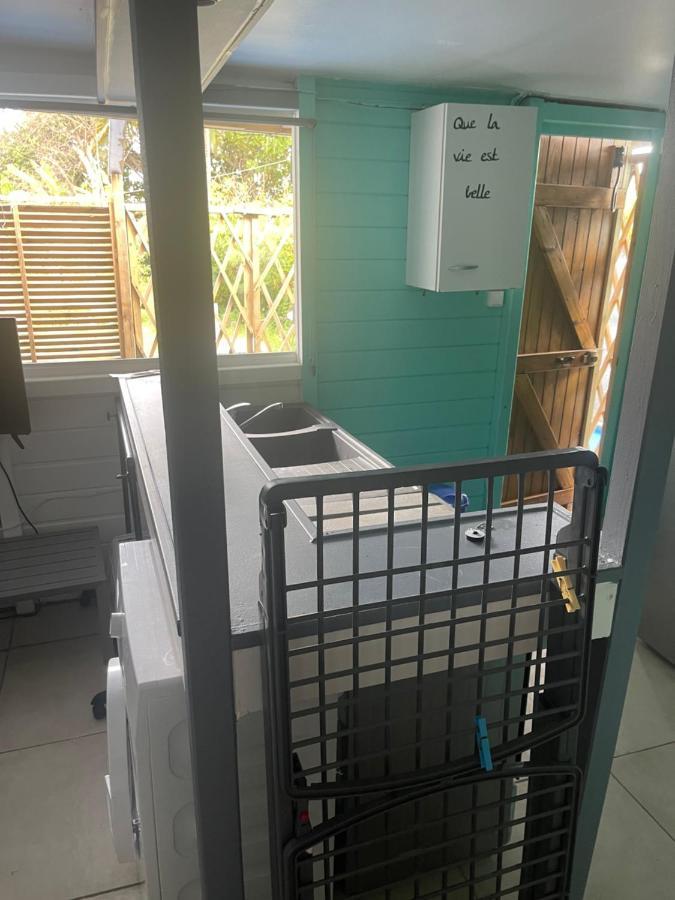 Duo d’appartement séparé par un couloir situé au bord de la mer Le Moule Exterior foto