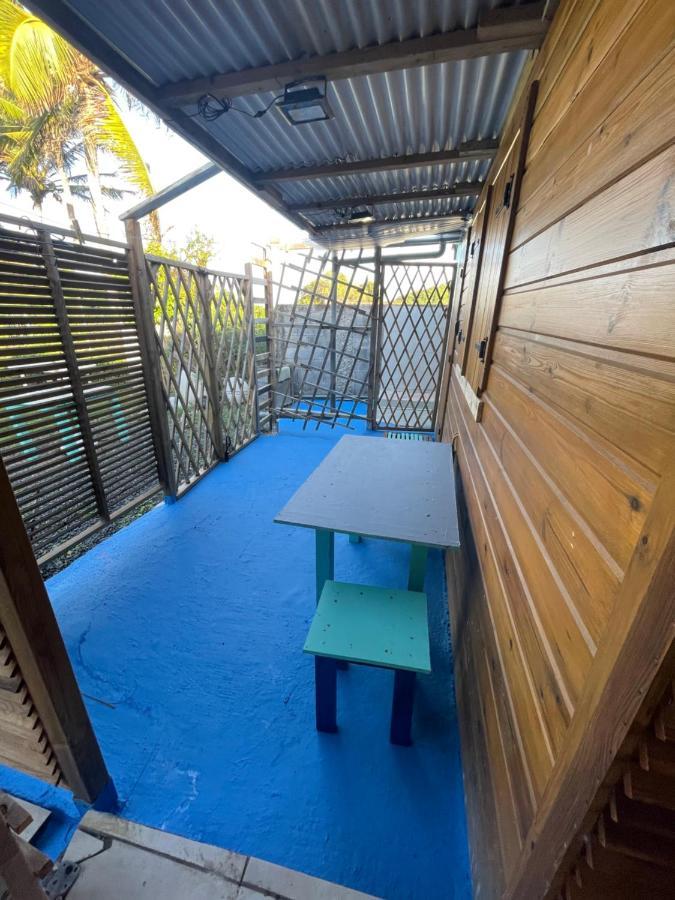 Duo d’appartement séparé par un couloir situé au bord de la mer Le Moule Exterior foto