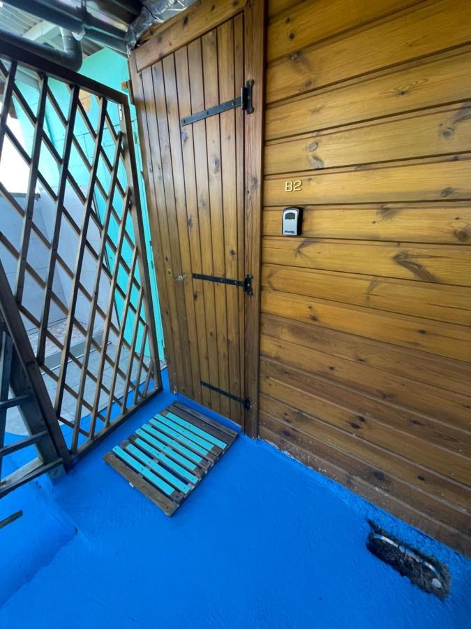 Duo d’appartement séparé par un couloir situé au bord de la mer Le Moule Exterior foto